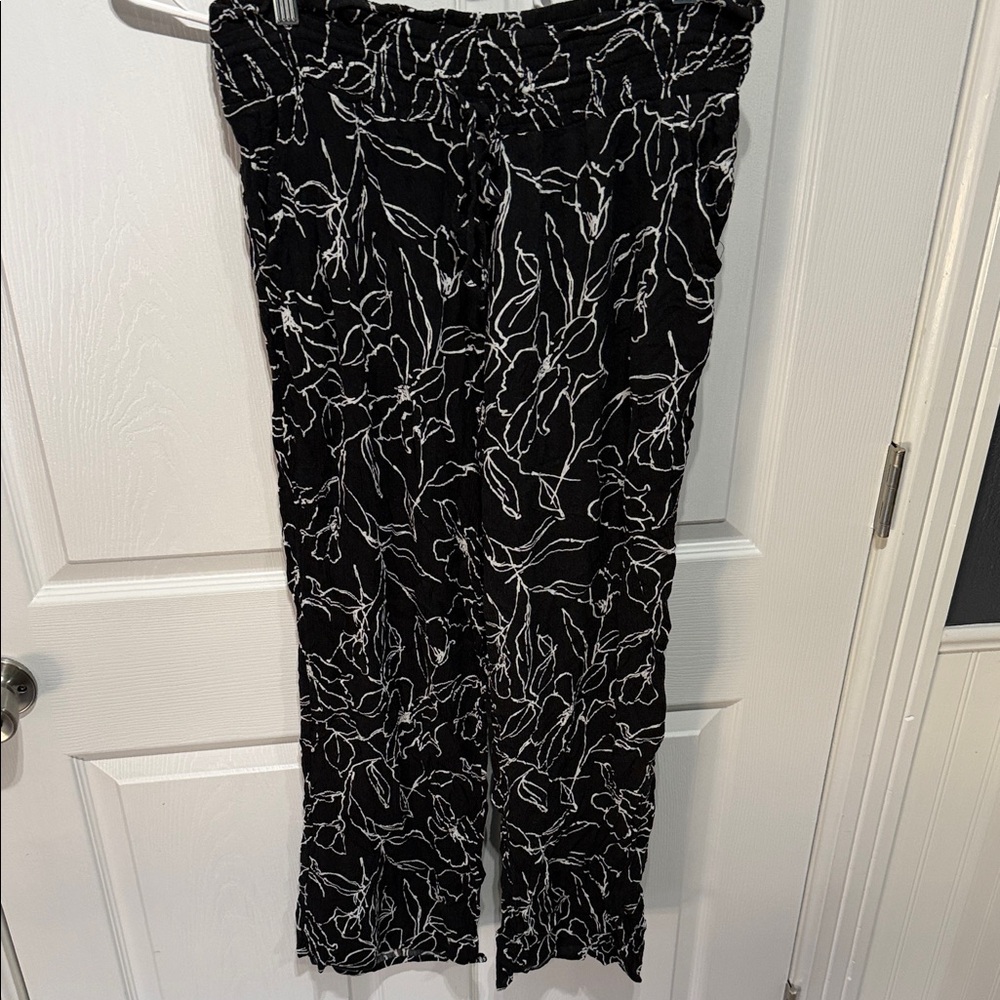 Maurices Black and White Leaf Print Wide Leg Pants